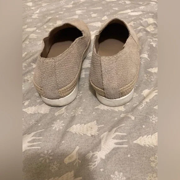 Donald j. Pliner tan espadrilles size 8 soles need some cleaning see photos - Picture 2 of 8